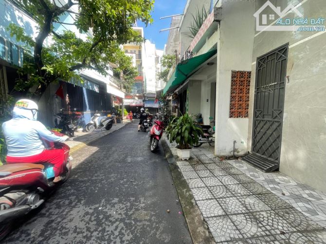 RẺ NHẤT KHU VỰC- BÁN ĐẤT TẶNG NHÀ- OTO ĐẬU TRƯỚC NHÀ- CÓ 102 TRÊN THỊ TRƯỜNG