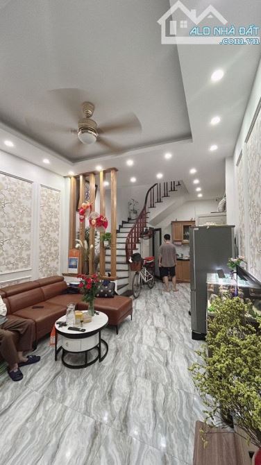 PHỐ QUAN HOA-TT CẦU GIẤY-NHÀ ĐẸP MỚI-TIỆN ÍCH BẠT NGHÀN- 4T- 30M2-NGÕ NÔNG-SỔ ĐỎ