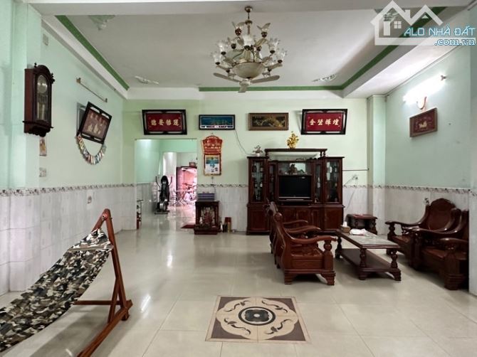 Bán gấp nhà MTKD Bùi Minh Trực, xe hơi ngủ nhà, 190m2, ngang hơn 6m, SHR, HCĐ, chỉ 23.5tỷ.