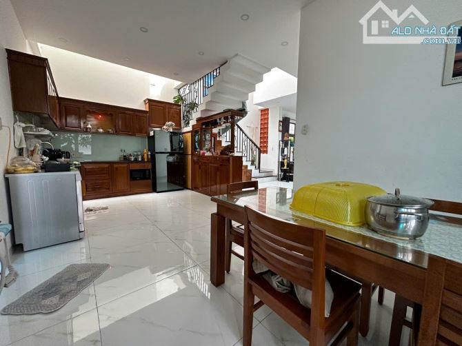 Bán nhà 2 mặt tiền khu Vĩnh Điềm Trung - Oto vô tận nhà