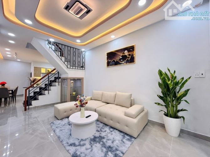 Bán nhà 1/ 40m2 đường Số 6, gần ngay ngã 5 Gò Vấp . 2 tầng, 2 phòng ngủ