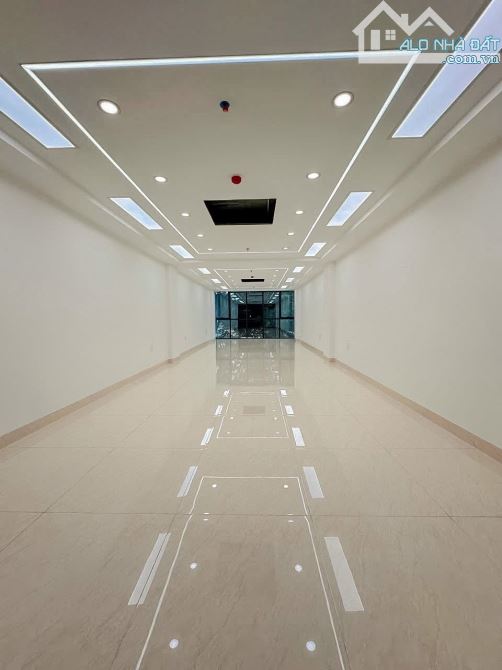 BÁN TOÀ VĂN PHÒNG MẶT PHỐ NGUYỄN KHANG 85m2x8T THANG MÁY - 69.6 TỶ - PCCC ĐẦY ĐỦ - VỈA HÈ