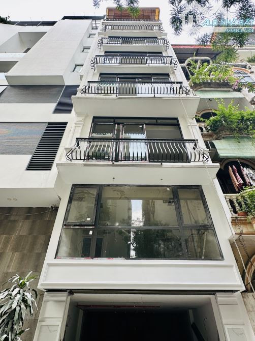 Hàng hiếm toà nhà mới, khu phân lô Nguyên Hồng - Đống Đa. Oto tránh. DT: 53m2 mt 5m x 10T
