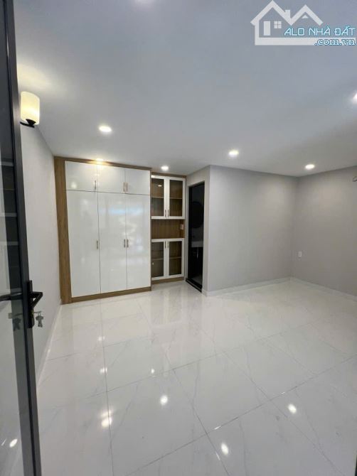Măt tiền đường số gần chợ Tân Mỹ Q7, 5x10m, 2 tầng, giá 12.8 tỷ