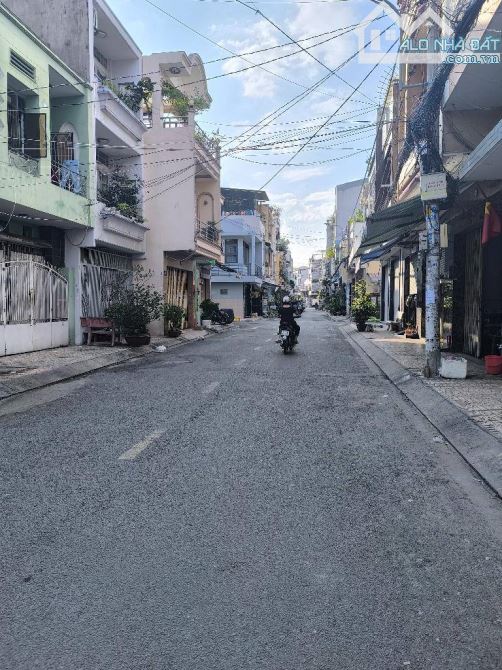 👉Nhà rẻ Ngay Chợ Tân Hương Tiện Ra các Quận hẻm xe hơi DT 6x17 1 lầu