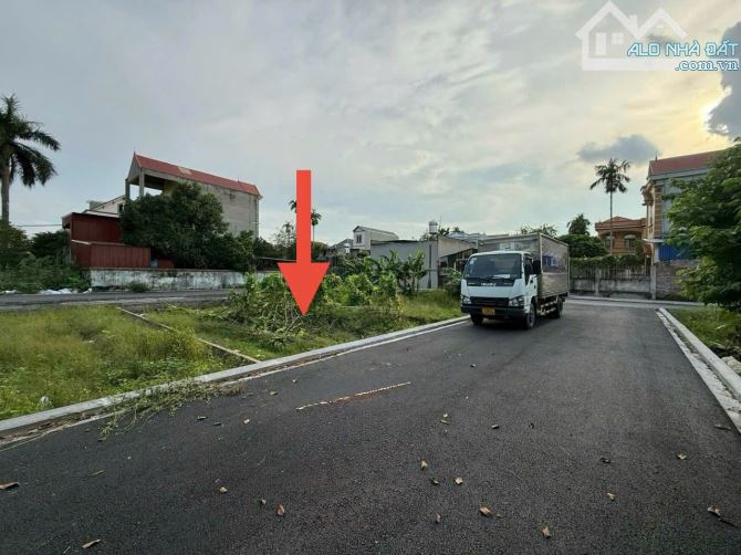 🧨🧨🧨 3.x TỶ - GIÃN DÂN XUÂN NỘN - OTO TRÁNH - 2 THOÁNG BÌA LÀNG - 60m2 - MT 4m 🧨