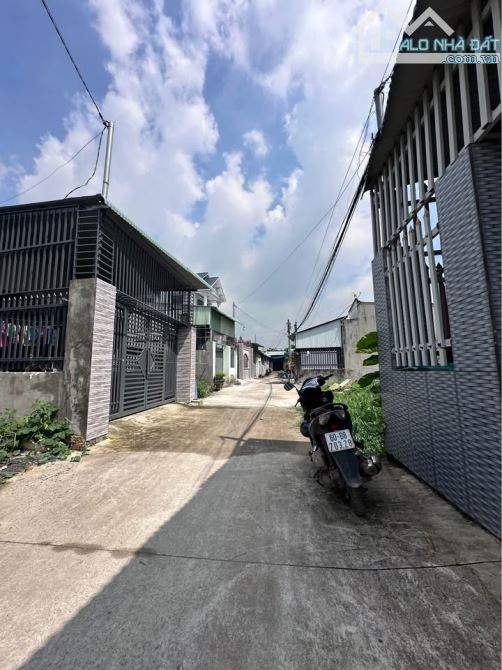 Bán nhà cách chợ Thới Tứ 50m vào 1 sẹc Trịnh Thị Miếng, Hóc Môn giá 1 tỷ 050