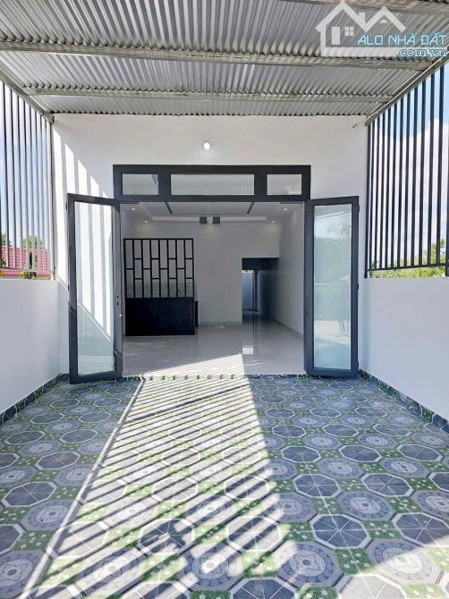 Định cư bán gấp căn nhà Đ.Lê Minh Nhựt, củ chi 150m2 SHR. Giá 950Tr