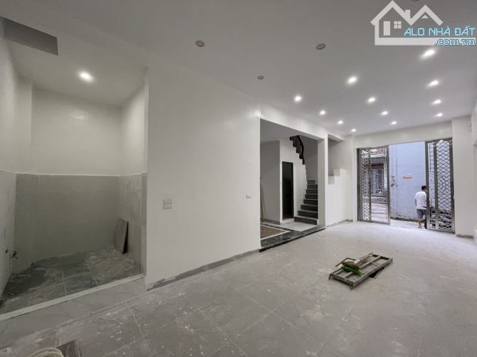 HIẾM CÓ – Ô TÔ SÁT NHÀ – 3 BƯỚC RA PHỐ – THANG MÁY NHẬP KHẨU – CHỈ 12.5 TỶ