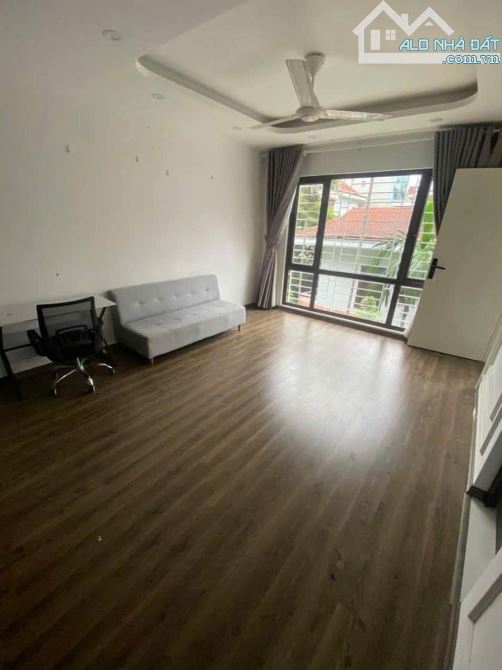 Cho thuê nhà nguyên căn 15 Gốc Đề, 35m2 x 5 tầng, 3 ngủ khép kín.15 triệu