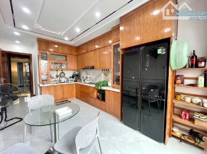 Bán nhà phân lô ô tô tránh Lạc Long Quân CG 7 tầng thang máy nhà đẹp chỉ 13 tỷ HIẾM!