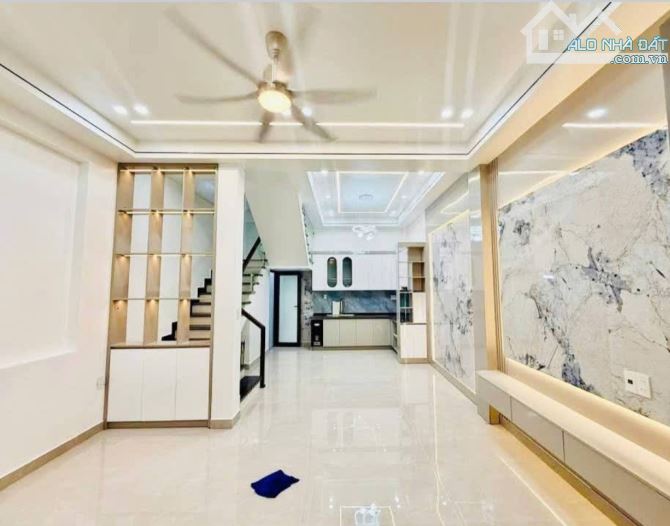 Bán căn nhà xây mới tinh tại Phương Lưu, Đông Khê, Ngô Quyền. 43m², 4 tầng, giá 3,39 tỷ.
