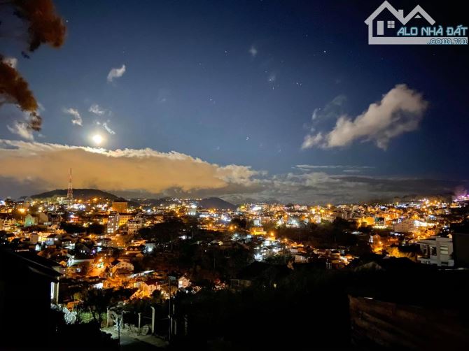 BÁN VILLA 2 MẶT TIỀN CÁCH CHỢ ĐÀ LẠT 2,5KM 357M2 3 TẦNG HOÀN CÔNG VIEW ĐẸP