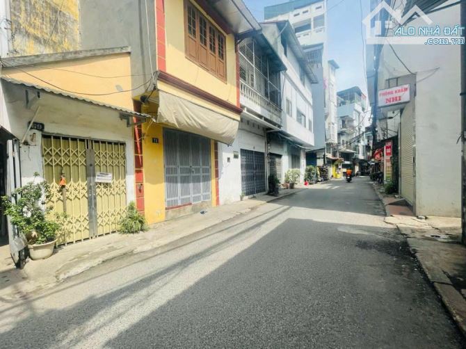 Bán nhà Trần Quý Cáp, lô góc, ngõ ô tô, mặt tiền rộng, KD sầm uất, 40m2, 4T, giá 11 tỷ