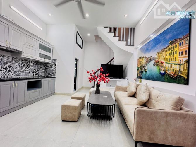 BÁN NHÀ THỔ QUAN – TRUNG TÂM ĐỐNG ĐA – 32m2 –6.x TỈ - FULL NỘI THẤT CAO CẤP