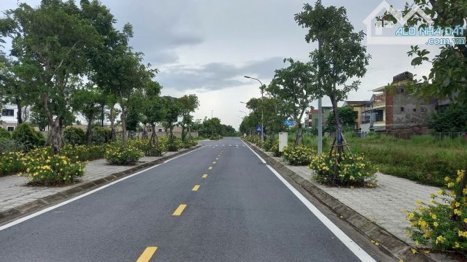 Đất dãy 2 Lý Thường Kiệt đối diện công viên trung tâm TP. Đồng hới giá cực rẻ