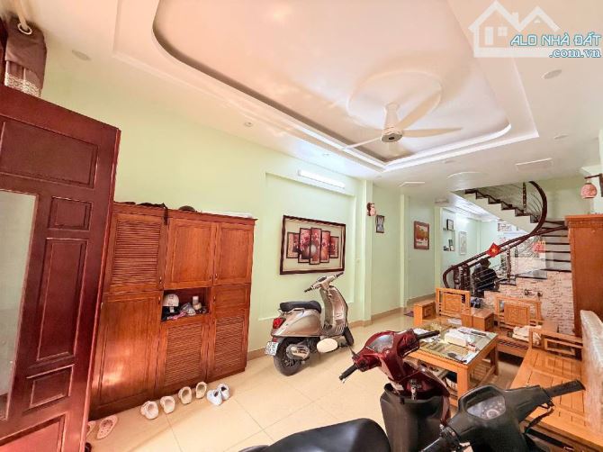 BÁN NHÀ 4 TẦNG KINH DOANH - AN SINH TỐT  🌻 BỒ ĐỀ 54m2 👉