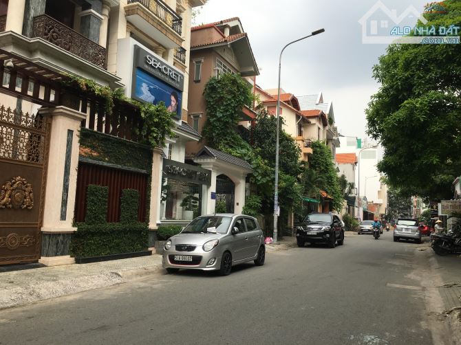 Bán Biệt thự HXH NGUYỄN TRỌNG TUYỂN, P.1, Q.TB. DT: 10x21m, 2 Tầng.