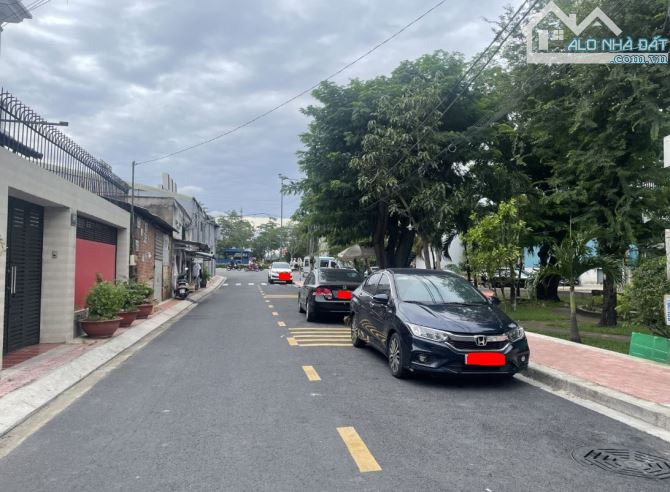 Đất Đẹp Đường Phạm Văn Đồng, Cạnh GigaMall Thủ Đức, Dt 305m2, Ngang 10m, Chỉ 15.5 tỷ