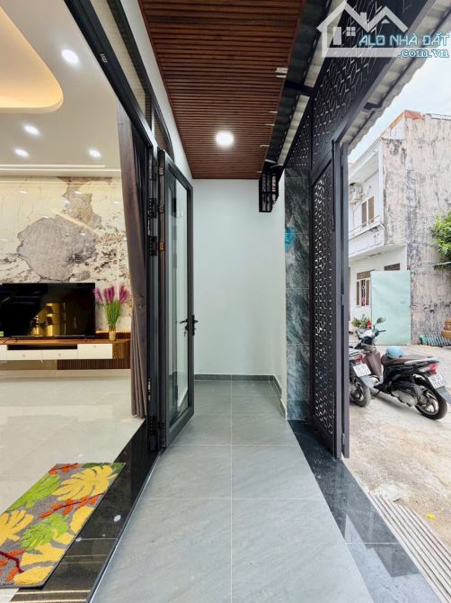 Bán nhà hẻm xe hơi 1 trục thẳng sát MT Trường Chinh, P14 Tân Bình, gần Etown, 72m2 3 tầng