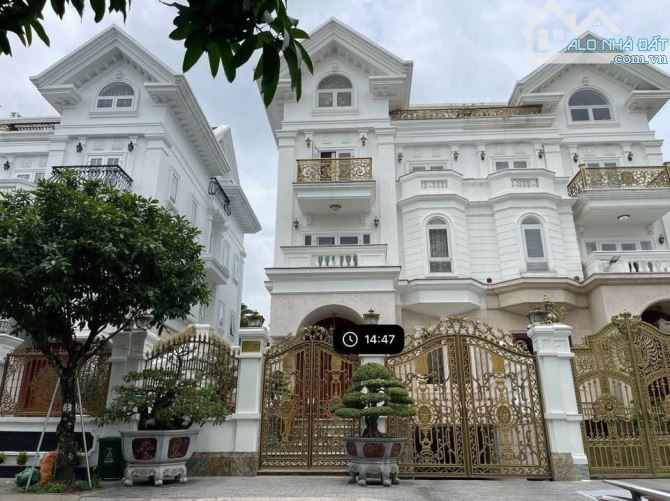 Cần bán căn biệt thự hẻm Vip 339 LÊ VĂN SỸ, P.13, Q.3. DT:9x20m. 2 lầu.