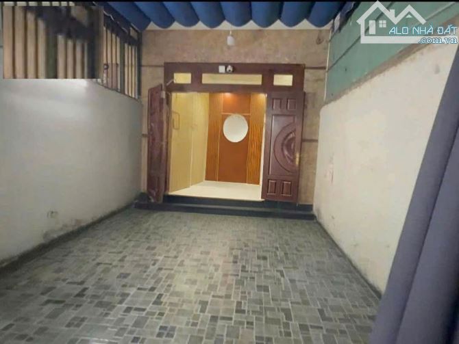 CHO THUÊ NHÀ 4 TẦNG SIÊU RỘNG – CÓ SÂN ĐẬU ÔTÔ – MẶT TIỀN ĐƯỜNG 9M, HBP, T. ĐỨC