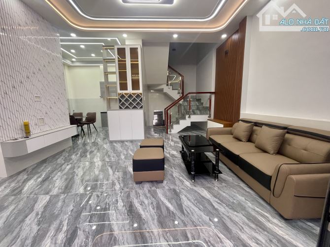 Cần bán nhà 1 trệt 2 lâu cách Nguyễn Đáng 4m