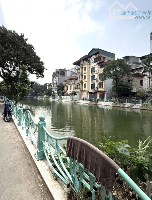 Bán nhà Hoàng Ngân quận Thanh Xuân 180m2 MT10m-3 Tầng Lô Góc 3 Thoáng,View Hồ Ô Tô