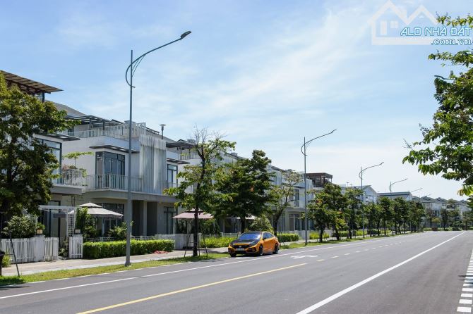 BÁN CĂN BIỆT THỰ ĐƯỜNG BẰNG LĂNG KỀ GÓC NGAY NGÃ TƯ ĐƯỜNG 25M KDT ECOGARDEN 9TY1XX