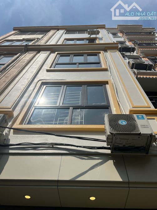 Nhà Hoàng Công Chất – Gần KĐT Goldmark City - 35m² x 6 tầng, ô tô lùi cửa, 2 mặt ngõ