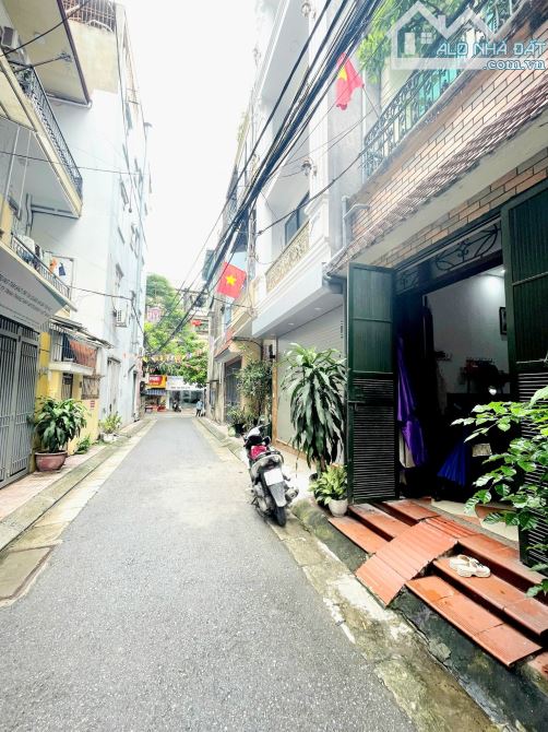 Cực đẹp phố 8/3 Trung tâm Hai Bà Trưng 42.5m 5 tầng ô tô vỉa hè gần phố KD tuyệt vời