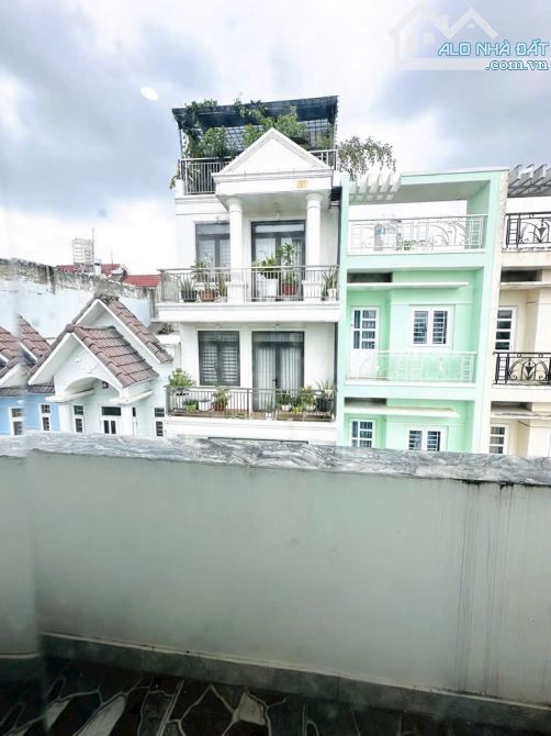 Bán nhà  HXH 5 m Hà Huy Giáp, Cao Đẳng điện lực 4 tầng btct, nhà đẹp lung linh chỉ 5.3 tỷ.