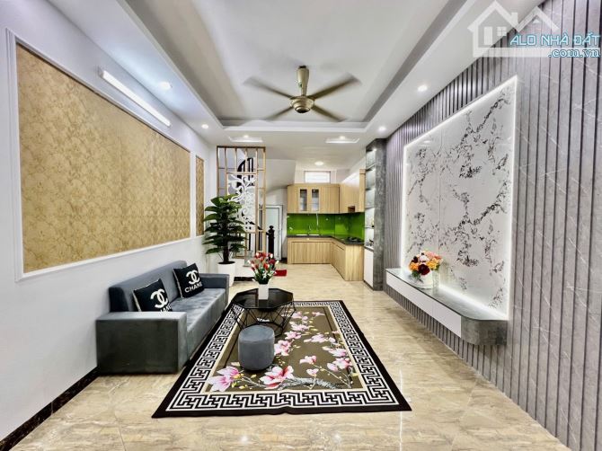 Ban nhà Thanh Lân 30m 5 tầng full nội thất, ô tô tải đỗ cổng, ở cực sướng