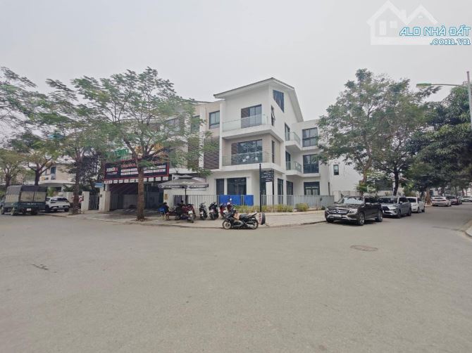 🏡 BIỆT THỰ AN VƯỢNG – DƯƠNG NỘI – 300m² – MT 32m – 4 TẦNG – GIÁ 90 TỶ 🏡