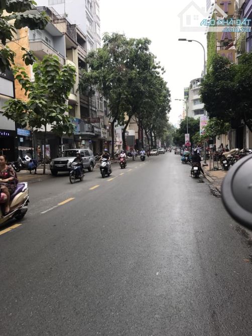 Bán gấp nhà mặt tiền đường Nguyễn Thái Bình ,dt 5.5x20 giá cực tốt