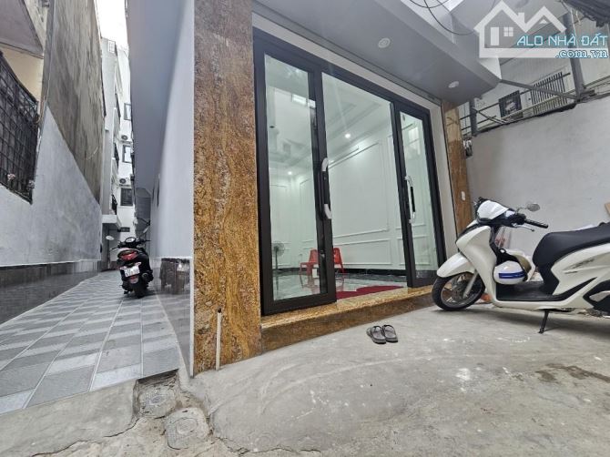 Bán nhà Ngũ Nhạc 30m², 5 tầng, full nội thất, gần phố ô tô tránh, ở cực sướng