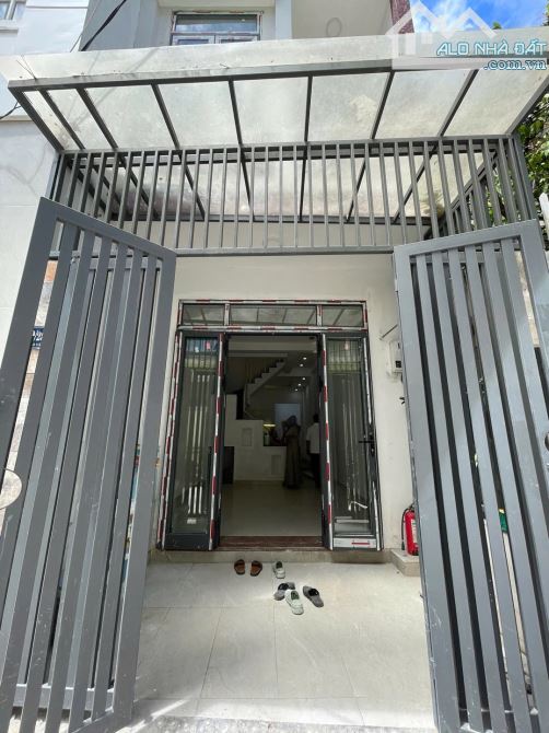 🏡 NHÀ 2 TẦNG KIÊN CỐ TRẦN CAO VÂN – GẦN TRƯỜNG LÊ THỊ HỒNG GẤM