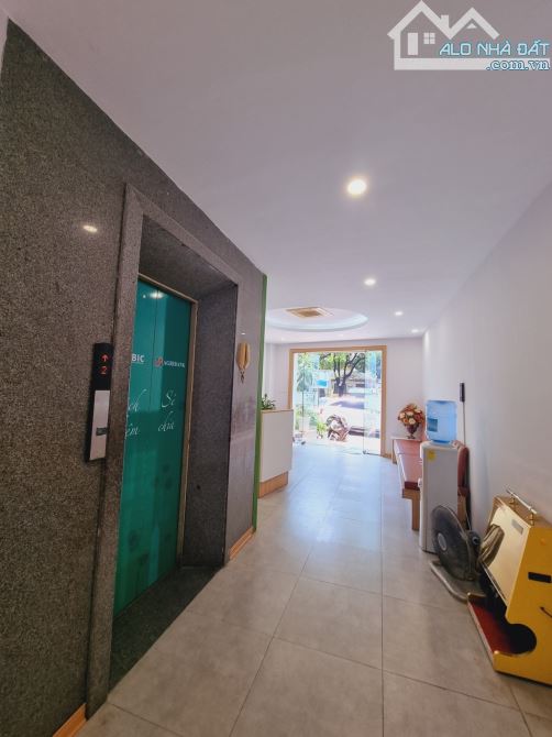 NHÀ PHỐ ĐỘI CẤN - Q BA ĐÌNH - LÔ GÓC 3 MẶT TIỀN - VỈA HÈ KINH DOANH. DT256Mx6T, GIÁ 196 TỶ