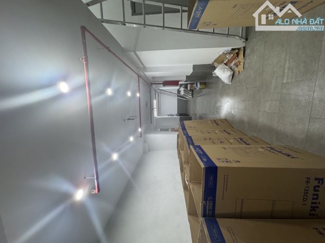 Tòa chung cư mini Quan Nhân .70m2. 13 phòng khép kín. Giá 13.8 tỷ