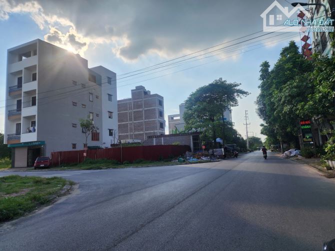 Bán lô Góc Cao Đức vạn An dt 107m mt 8m hướng tây giá 14 tỷ