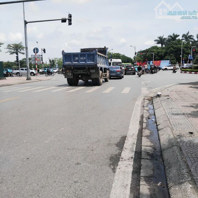 💥 THẠCH BÀN 🏠 Dân Xây 45m2 × 4 Tầng, Ôtô đỗ Cửa - Vào Nhà, Gần AEON, Gi.á Hơn 8 t.ỷ
