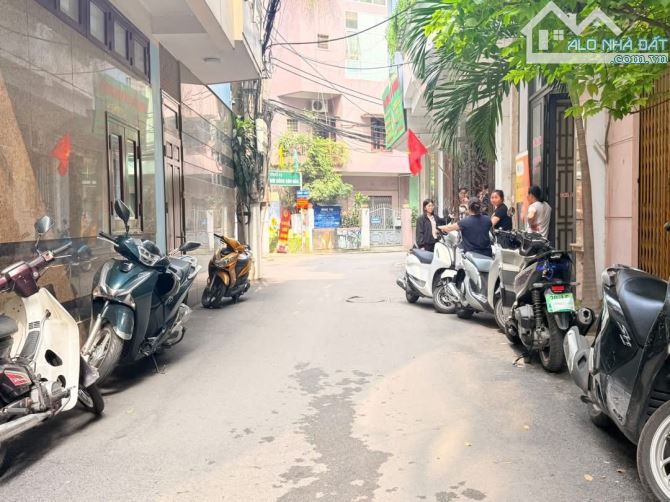 Chủ mót bán giảm nửa tỷ đồng - Phố Vương Thừa Vũ - Mặt ngõ thông ô tô tránh - Chỉ 14.5 Tỷ
