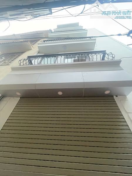 Bán nhà đẹp đường Trần Cung quận Bắc Từ Liêm - Sổ đỏ 33m2 - 5 tầng còn mới - MT 5,6m.