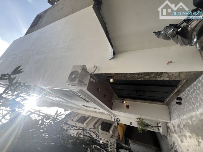 Bán nhà Ngã Tư Sở gần ô tô - 7 tầng thang máy 40m MT 5.6m 2 thoáng - nội thất xịn