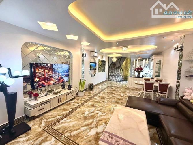 Bán nhà Xuân Đỉnh, 5 tầng, MT 4m, full nội thất, ngõ thông 5m, hàng xóm Ngoại Giao Đoàn.