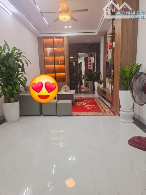 Bán nhà 38m² 7 tầng thang máy Xuân Thuỷ Cầu Giấy Ngõ Nông Gần Phố full nội thất SĐCC