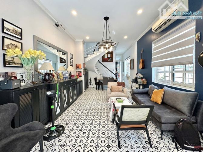 🔥🔥 Cấn Bán Gấp – Góc 2MT Hoa Lan, 61m², 4 Tầng, giá 26.5 tỷ