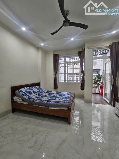 Bán nhà hẻm 50 Đồng Đen, F14, 4.4x10m, 3 tầng, 3pn giá 6.3 tỷ TL
