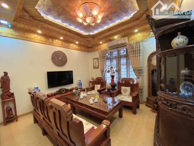 Bán nhà DT 52M 5 tầng gara ô tô Phố Nguyễn Hoàng Cầu Giấy ngõ ô tô tránh cách phố 30m