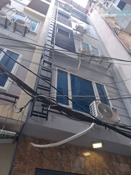 Bán nhà đẹp đường Phạm Văn Đồng quận Cầu Giấy - Sổ đỏ  33m2 - 6 tầng -  4 ngủ - giá 8 tỷ.